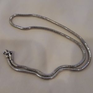 Beautiful 925 necklace.